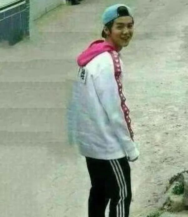 明星駝背有多醜，高顏值都拯救不了，楊冪劉亦菲均上榜