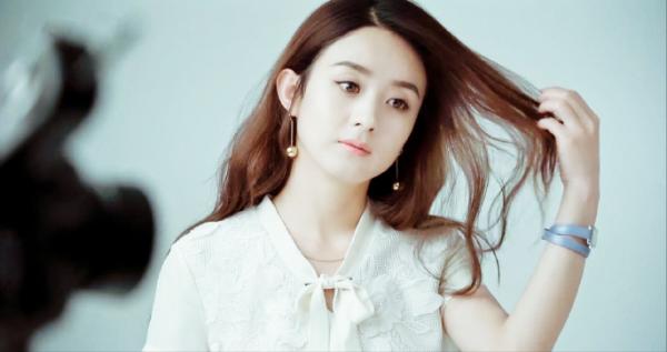 塑膠姐妹?為趙麗穎慶生的李冰冰,將和馮紹峰合作,網友:看不懂 塑膠姐妹?為趙麗穎慶生的李冰冰,將和馮紹峰合作,網友:看不懂