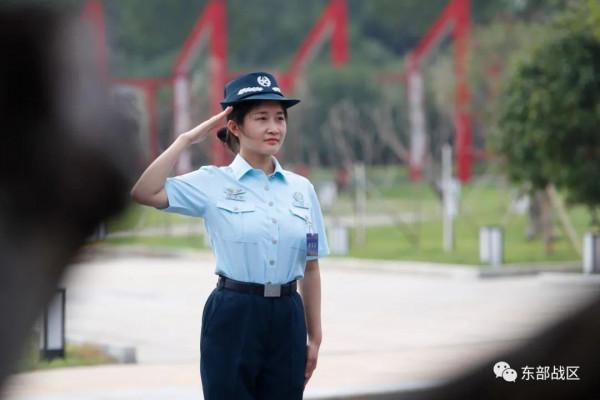 火箭軍新排長和新入職文職亮相
