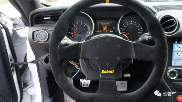 真V8後驅手動擋Shelby GT350,526馬力車主還覺得不大? 真V8後驅手動擋Shelby GT350,526馬力車主還覺得不大?