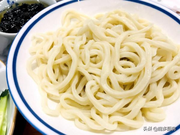 媽媽帶侄女過來玩,請她們吃炸醬麵和北京烤鴨,荷花造型真美 媽媽帶侄女過來玩,請她們吃炸醬麵和北京烤鴨,荷花造型真美