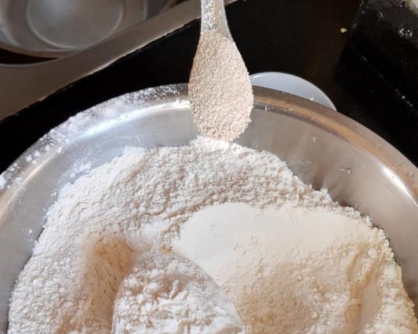 用酵母粉蒸饅頭，還需要放鹼面嗎？很多人不懂，難怪蒸的饅頭髮酸