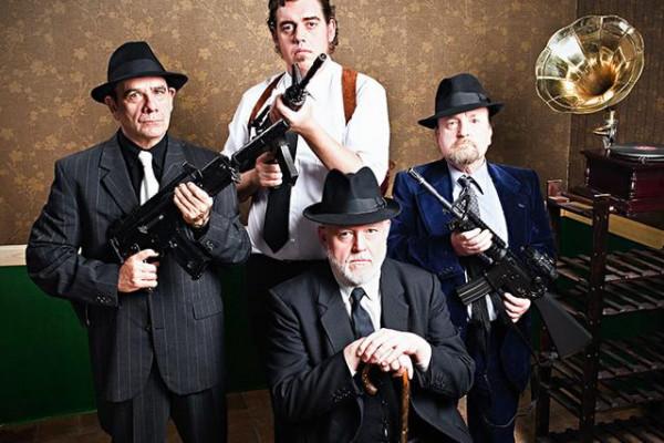 24次搶劫銀行，4次打劫警察局，竟曾被美國人當做“英雄”