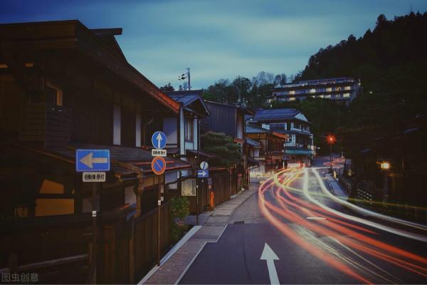 美國打壓限制中國，跨國公司陷入尷尬境地，在中美夾縫中生存