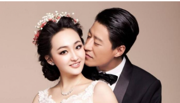 兩人因戲生情，婚後6年生3胎，丈夫片約不斷，被稱&OpenCurlyDoubleQuote;螢幕硬漢&rdquo;