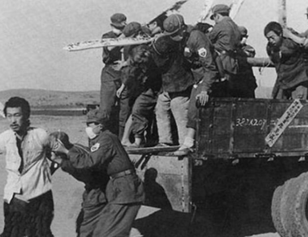 1949年開國大典，40名女便衣潛伏天安門，軍統“賽狸貓”打退堂鼓