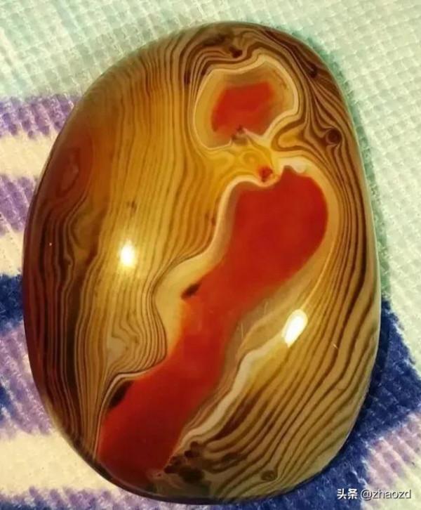 不可多得的多彩奇石 不可多得的多彩奇石