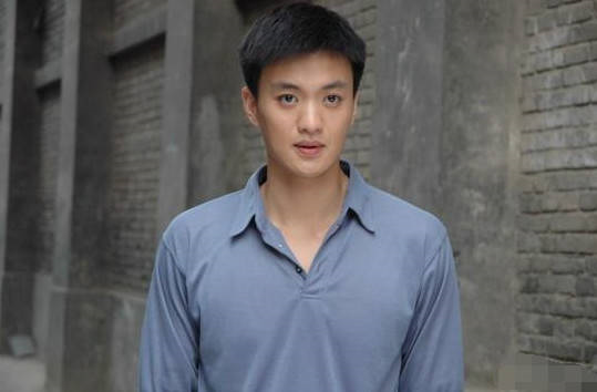 油膩男星的苦惱：出道玉樹臨風，如今功成名就，可惜“面目全非”