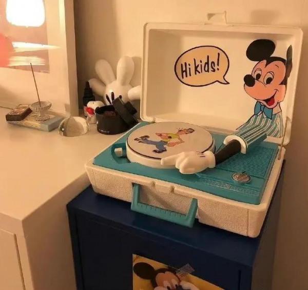 背景圖｜不能告訴她 世界上沒有奧特曼