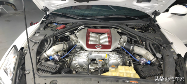 男人眼中東瀛戰神，小姐姐眼中破日產，這輛八年的GTR不該該買？