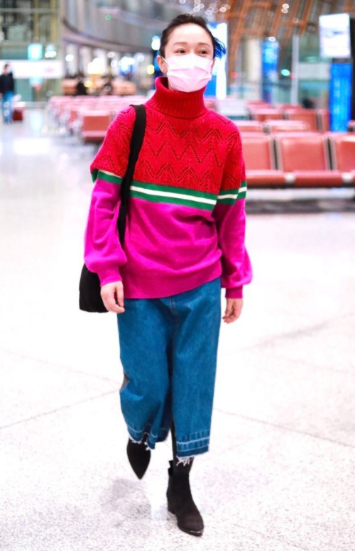 周迅的時尚看不懂,毛衣只穿“上半截”,雖然有些彆扭,卻挺時髦 周迅的時尚看不懂,毛衣只穿“上半截”,雖然有些彆扭,卻挺時髦