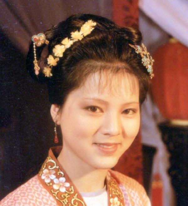 深讀《紅樓夢》:茜雪不是被攆走的,她的故事隱喻了釵黛的結局 深讀《紅樓夢》:茜雪不是被攆走的,她的故事隱喻了釵黛的結局