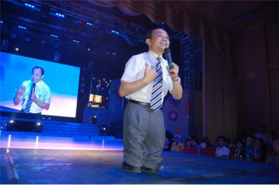 一代賭王堯建雲,一晚賺200萬被砍斷雙腿,最終妻離子散 一代賭王堯建雲,一晚賺200萬被砍斷雙腿,最終妻離子散