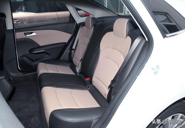 新老三樣大對決 大眾桑塔納對比雪佛蘭科魯澤，誰能拔得頭籌？