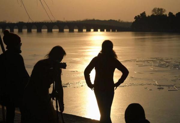冬至：頤和園十七孔橋呈現“金光穿洞”美景