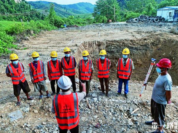 中老鐵路特輯｜&OpenCurlyDoubleQuote;大山中的燈塔&rdquo;&mdash;&mdash;在中老鐵路鑄就中國品牌（中英文）