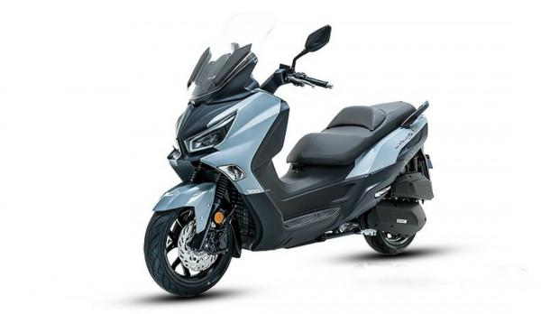 新手身高185，想用3萬左右的摩托車通勤，只能選巡航太子和ADV？