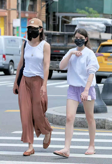 阿湯哥26歲大兒子出街!身材魁梧撞臉小李子,和老爸一樣發福嚴重 阿湯哥26歲大兒子出街!身材魁梧撞臉小李子,和老爸一樣發福嚴重