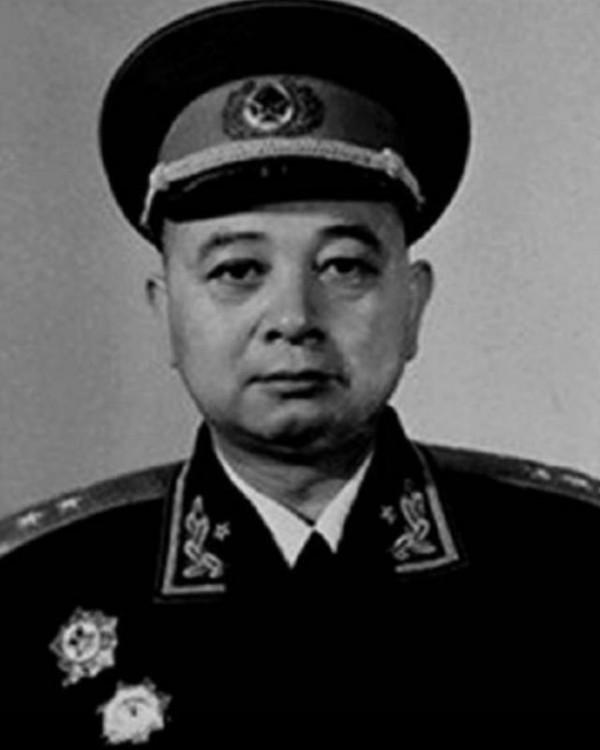 授銜結束,臺下還站著一個人,周總理問原因:還沒有唸到我的名字 授銜結束,臺下還站著一個人,周總理問原因:還沒有唸到我的名字