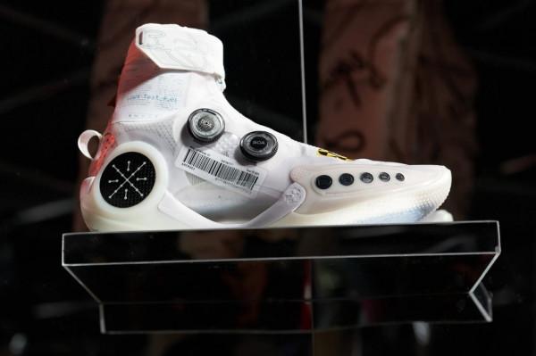 韋德ComplexCon專訪:想和李寧再合作20年30年 韋10代表進化的DNA 韋德ComplexCon專訪:想和李寧再合作20年30年 韋10代表進化的DNA