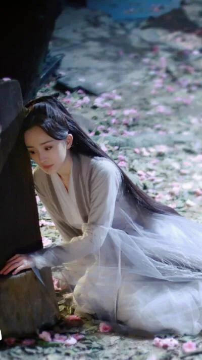楊冪在《三生三世十里桃花》裡的唯美服飾造型，你喜歡哪一款？