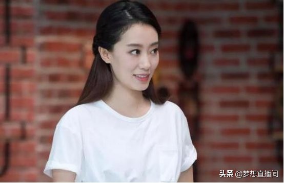 張小斐拿影后被群嘲的背後：35歲的喜劇女神，一炮而紅卻無戲可拍