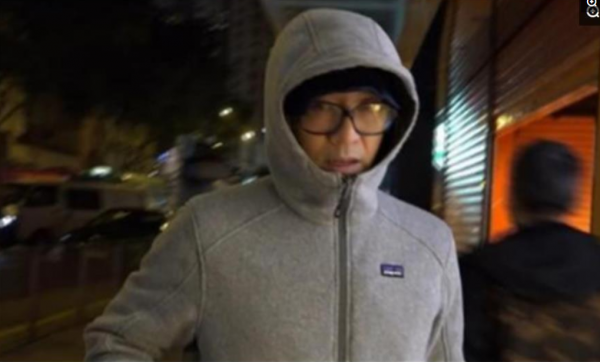 看完黃曉明出行的排場,再看看周星馳出行的排場,差距太大了 看完黃曉明出行的排場,再看看周星馳出行的排場,差距太大了