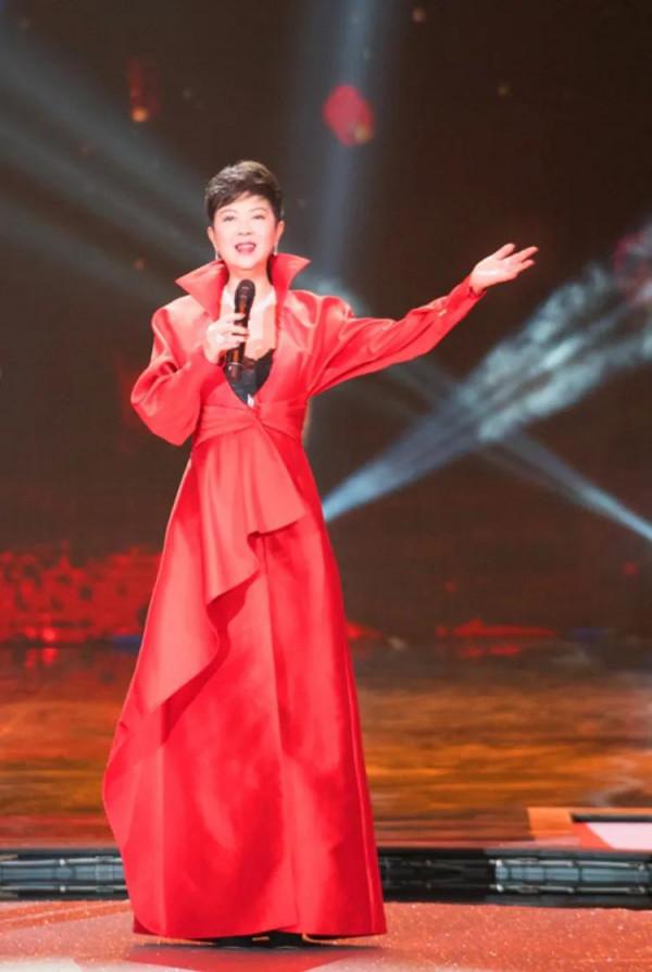 那年春晚，她們的歌一曲成為經典，歌名和人名紅遍大江南北