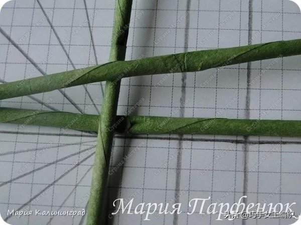 舊報紙雜誌不要扔，捲成紙棍這樣編，收納太強大了