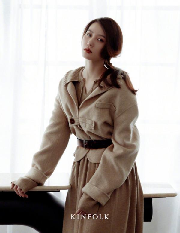 劉詩詩自創穿衣風格太驚喜!穿西裝霸氣颯氣,紅髮捲髮卻美到霸屏 劉詩詩自創穿衣風格太驚喜!穿西裝霸氣颯氣,紅髮捲髮卻美到霸屏