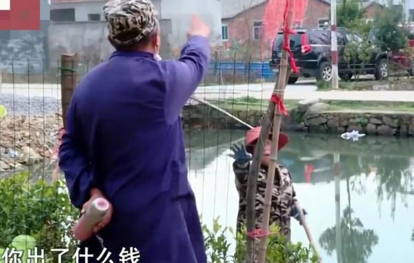 他要16歲兒子叩三個響頭才給學費，兒子有出息後，他才知自己錯了