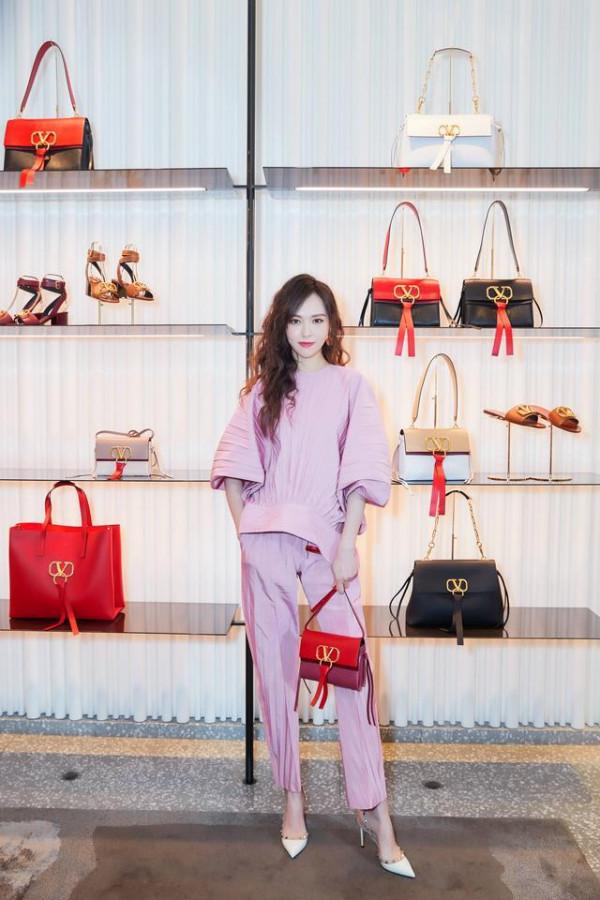 唐嫣胖了上熱搜，臉腫得像120斤，還是90斤的腿