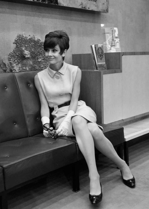 赫本和格蕾絲·凱利造型全方位對比:從銀幕穿搭到私服,你pick誰 赫本和格蕾絲·凱利造型全方位對比:從銀幕穿搭到私服,你pick誰