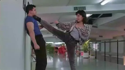 24年前，那個被周比利一腳踢進醫院的女打星楊麗菁，現狀如何？