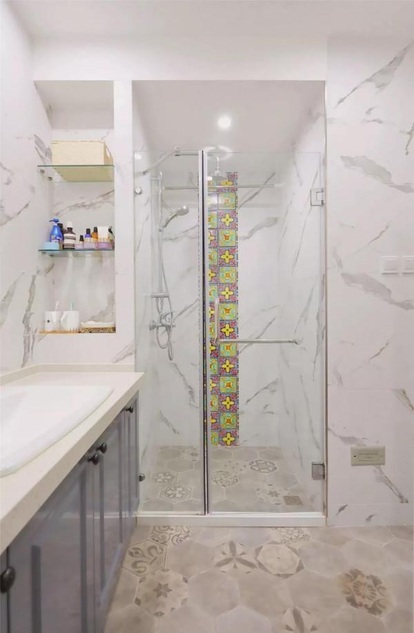 衛生間鋪貼小花磚,沒想到效果這麼好看,鄰居朋友看了都羨慕 衛生間鋪貼小花磚,沒想到效果這麼好看,鄰居朋友看了都羨慕