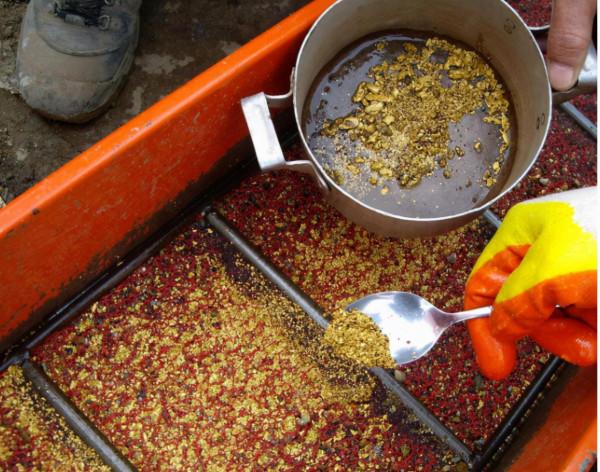 河南發現大型金礦，價值超百億，採礦工人能否偷偷帶走一塊？