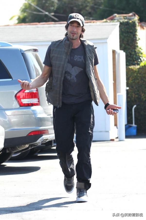 冬季要學會一衣多穿，男士的基礎款，也能穿出好氣質