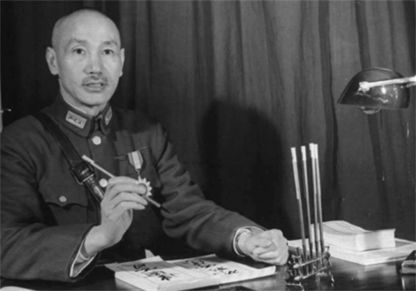 新四軍活捉韓德勤，陳毅將其釋放並送8萬元，蔣：這招實在太狠