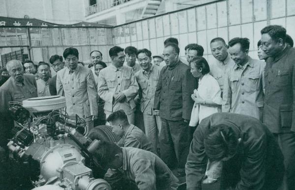 1988年11位大軍區司令合影，4位站後排，徐向前坐前排，C位是誰？