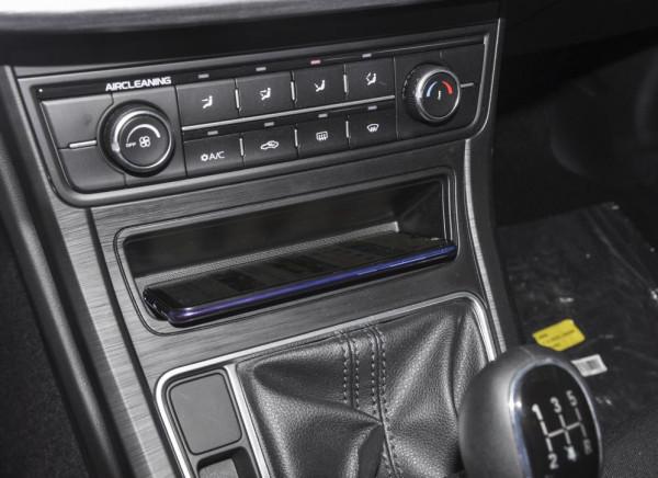 工薪族買車，價格越低越好，這三款不但省油，保養還便宜