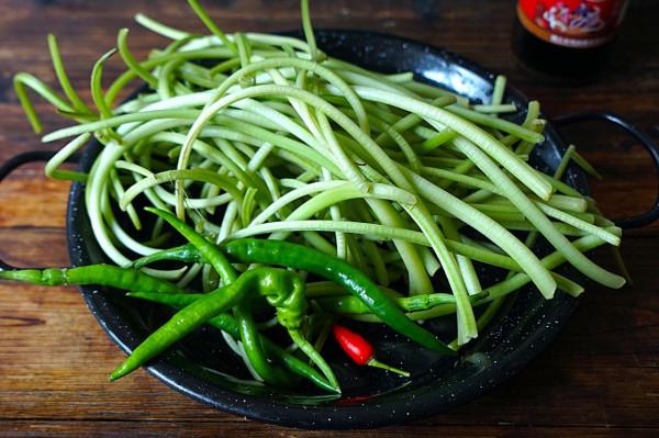 秋天碰上這菜我從不手軟，2塊錢1斤，營養又爽脆下飯，給肉都不換