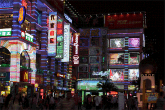 一束光線的命運：關閉手電筒光源後，光線會消失還是繼續傳播？