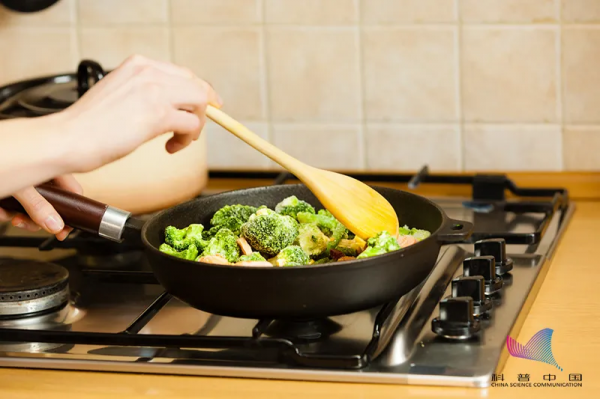 不抽菸不喝酒,肺癌為啥偏偏盯上她們? 不抽菸不喝酒,肺癌為啥偏偏盯上她們?