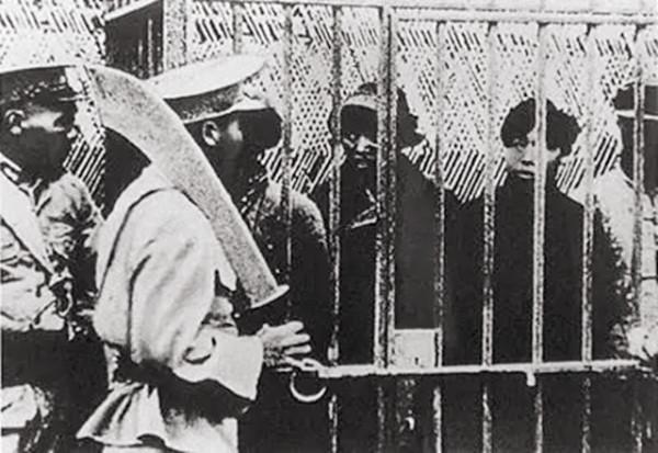 紅軍軍長被捕入獄,監獄長卻把他當老賴:趕緊讓他走,浪費飯錢 紅軍軍長被捕入獄,監獄長卻把他當老賴:趕緊讓他走,浪費飯錢