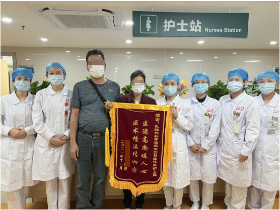 乳腺腫塊“養”了15年，小腫塊脹大成24斤重巨瘤