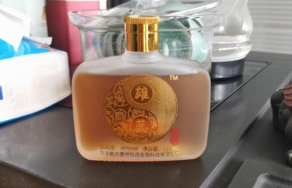 山東一小酒，“檔次”雖不高，卻是口感極好的露酒，關鍵還不貴