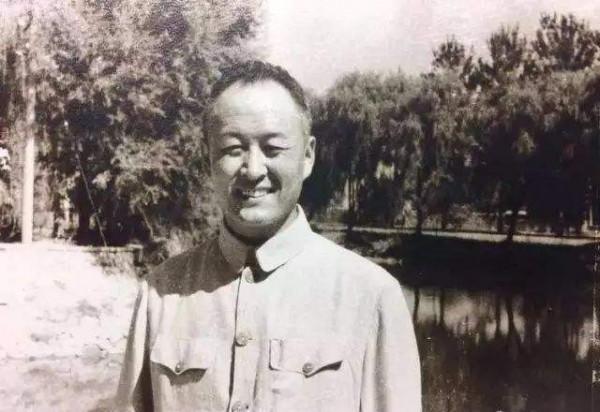 1950年，胡志明到中國搬救兵，主席問他要多少兵，胡：我只要陳賡