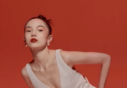 這張臉我們愛了很多年，你卻說她的長相“辱華”？