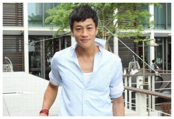 &quot;苦情霸總&quot;何潤東：留學被同學叫娘娘腔，被父親狼行教育導致自閉