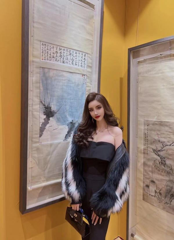 大陸藝人戴安娜，參加展覽會珍愛藝術現場圖片